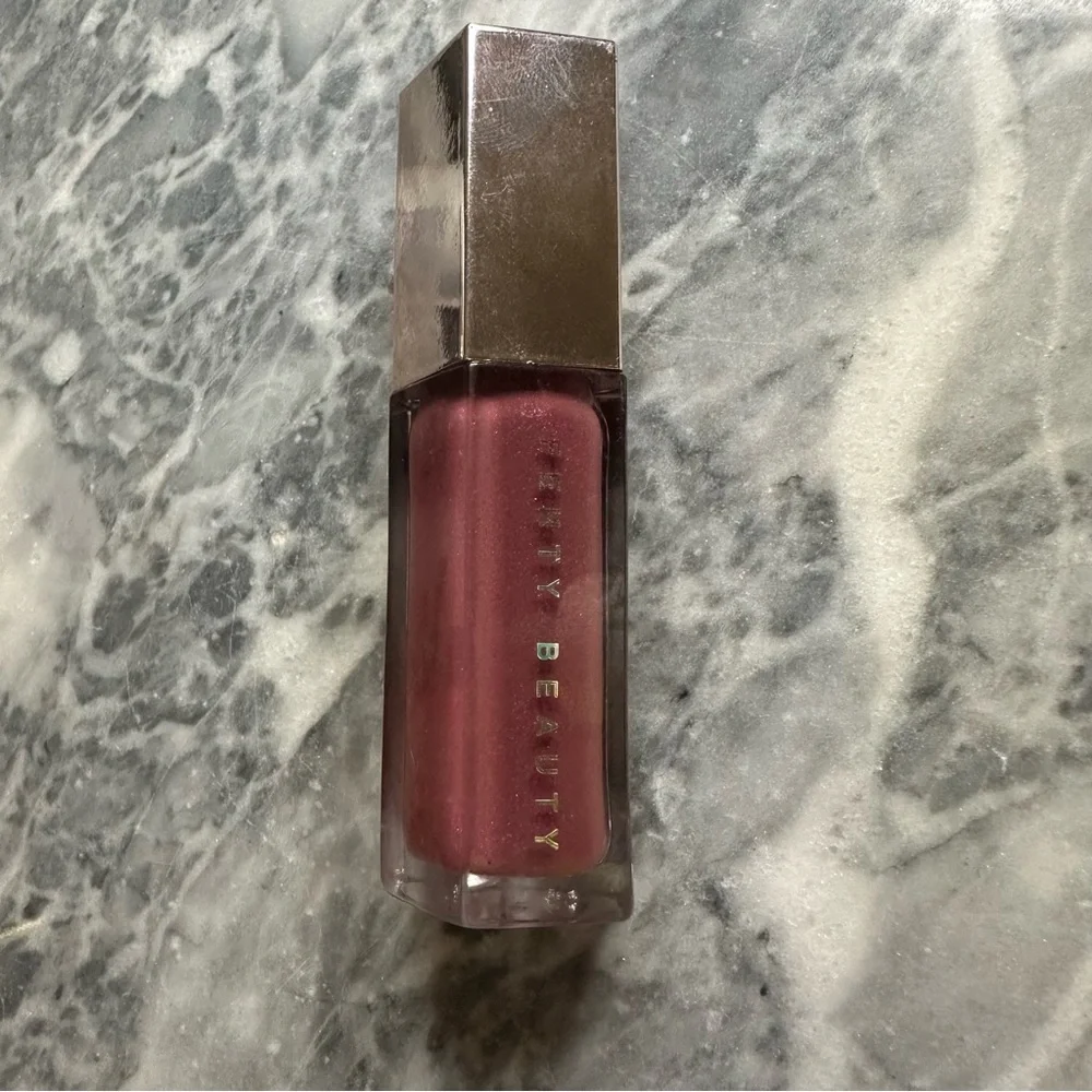 Fenty Beauty Gloss Bomb Lip‎ Luminizer RIRI
